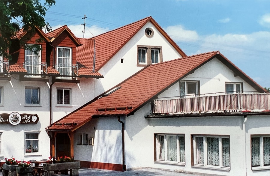 Außenansicht des Hotel-Gasthof-Regina von hinten
